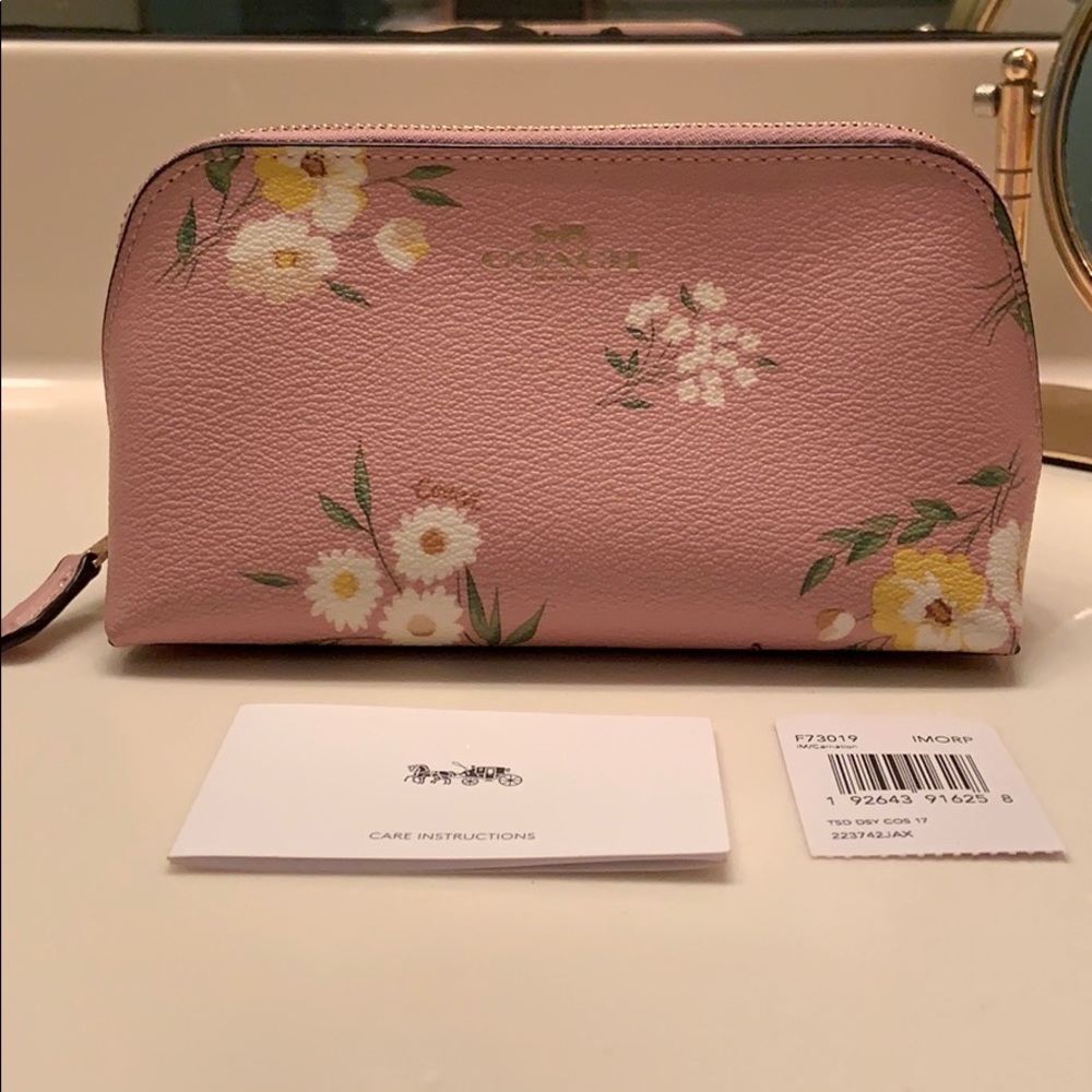 Coach Daisy Cosmetic Case 💐